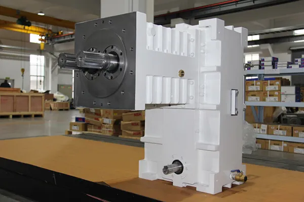 Réducteurs industriels et réducteurs de vitesse pour l'extrusion de plastiques